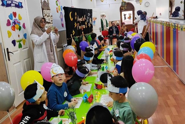 Yozgat'ta "tekne orucu" tutan minikler iftar etti