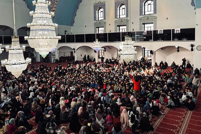 Sertaç Abi Isparta Sultan Alparslan Camii'nde gençlerle buluştu