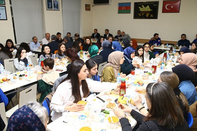 TDV Bakü Türk Lisesi'nde şehit yakınlarının katılımıyla iftar programı düzenlendi