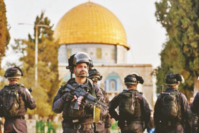 Mescid-i Aksa’ya polis yığını