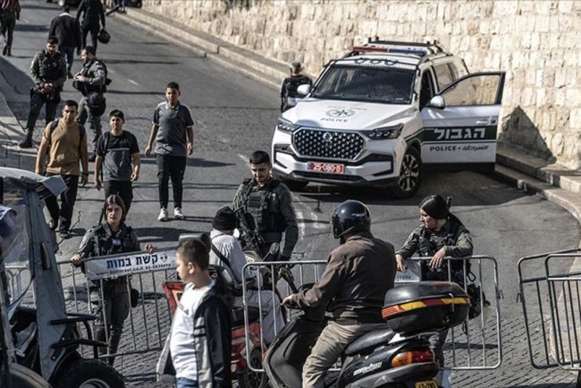 İşgalciler, Batı Şeria'daki Filistinlilerin ramazanda Mescid-i Aksa'da cuma namazı kılma engelini sürdürüyor
