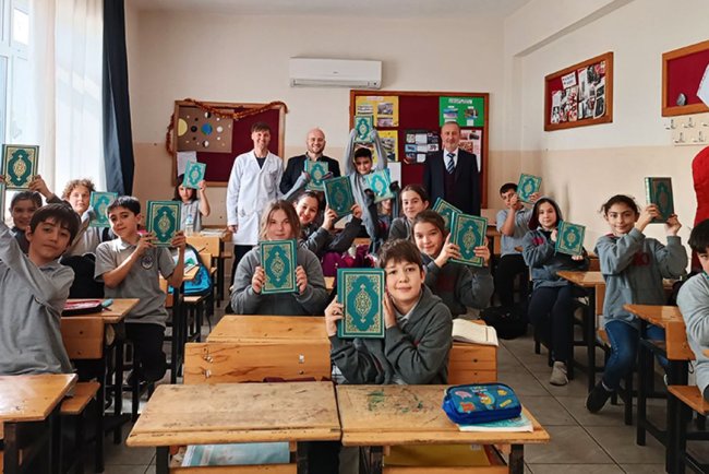 Ortaca'da öğrencilere Kur'an-ı Kerim hediye edildi