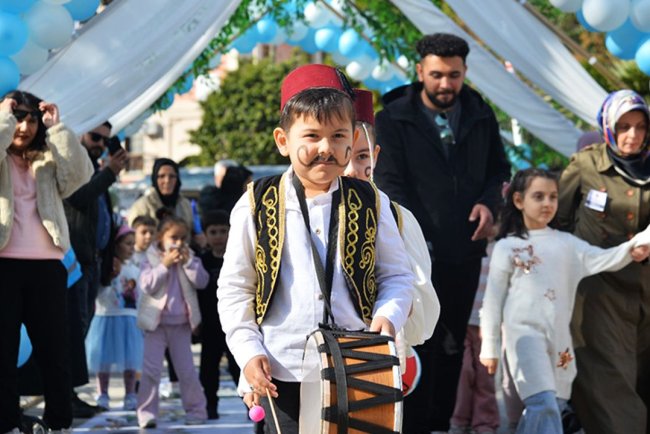 Fethiye'de çocuklar ramazan şenliğinde