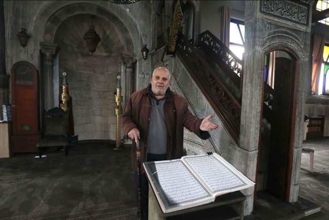 Nablus halkı, işgalci askerlerinin yaktığı tarihi Nasr Camii için seferber oldu