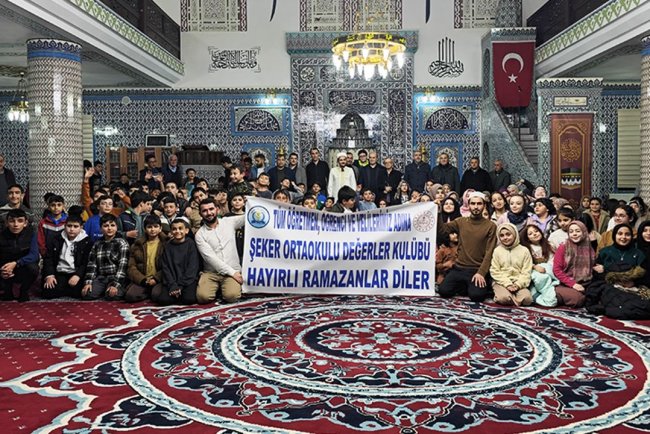 Elbistan'daki Teheccüd Gecesi'ne gençlerden yoğun ilgi