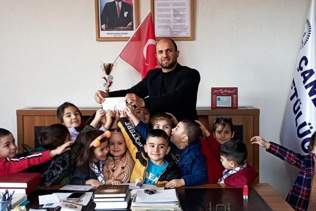 Çandır'da minikler Gazze’ye destek oldu