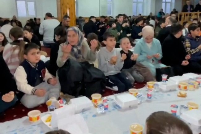 Bartın'da 'ilk orucum İlk iftarım' etkinliğinde cami doldu taştı