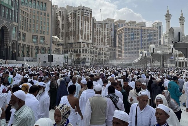 Kabe'de 500 bin kişi ile günlük umre rekoru kırıldı