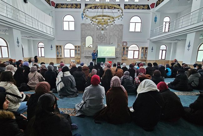 Tuşba'da gençler iftarda buluştu
