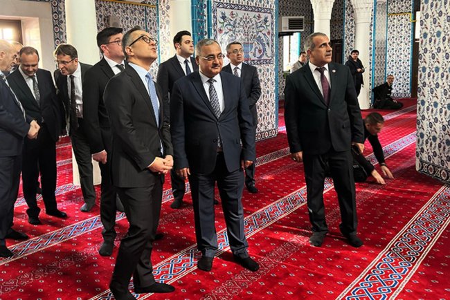 Azeri heyetten camilere ziyaret