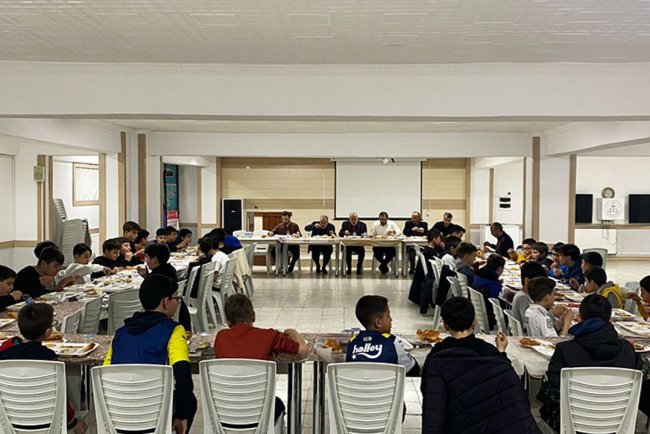 Diyanet Gençlik Merkezi iftarda gençleri buluşturdu