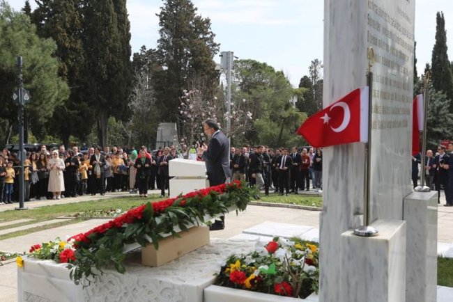 İstiklal şairi kabri başında anıldı
