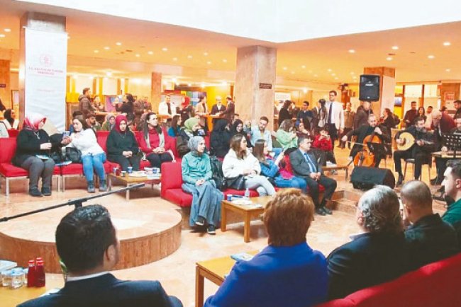 Milli Kütüphane sahura kadar canlı