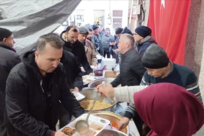 Bilecik'te köylüler 27 yıldır sırayla kurdukları iftar sofralarında buluşuyor