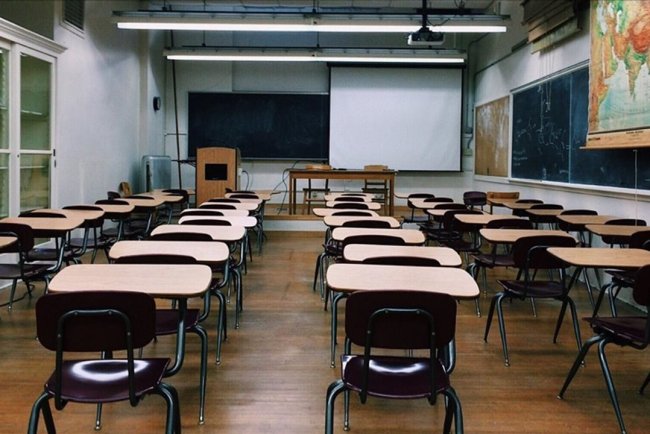 İsveç'te okullarda akıllı telefonların yasaklanması kararı alındı