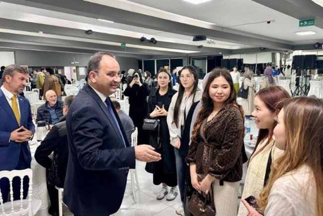 Şişli'de üniversiteli öğrenciler iftarda buluştu