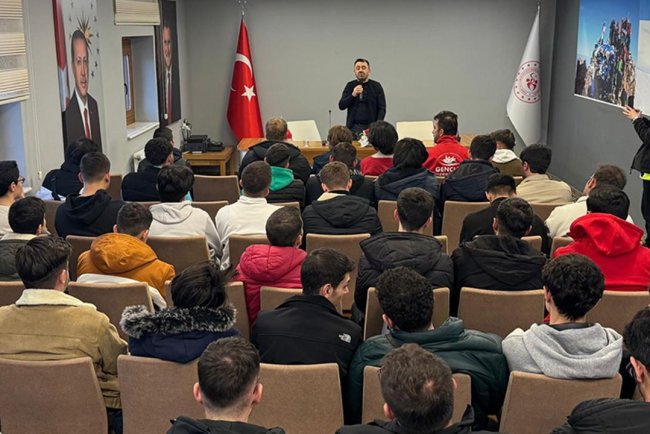 Müftü Ayvaz, ramazan kampında gençlerle buluştu