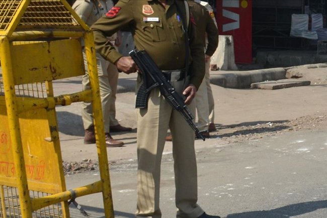 Hindistan'da Hindu milliyetçisi grup, teravih sırasında camiye saldırdı