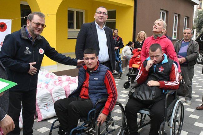 Türkiye Diyanet Vakfı, Arnavutluk'ta gıda yardımı dağıttı