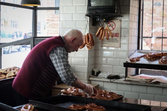 Bursa'da çocukların "tekne orucu" için hazırlanan iftariyelik poğaça geleneği sürdürülüyor