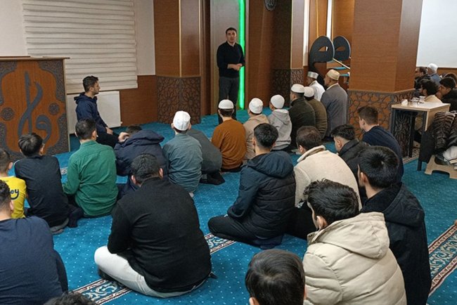 Gerede'de gençler sahurda bir araya geldi