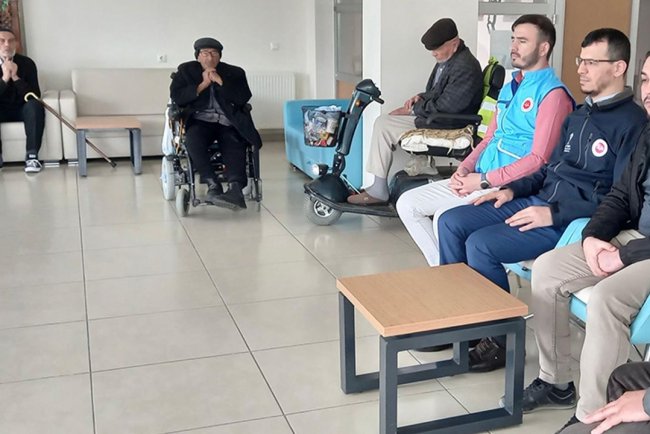 Emirdağ'da huzurevine iyilik ziyareti