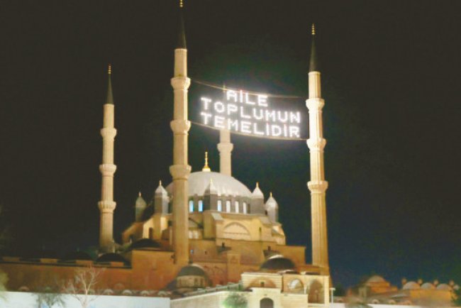 Selimiye'ye 'aile' mahyası