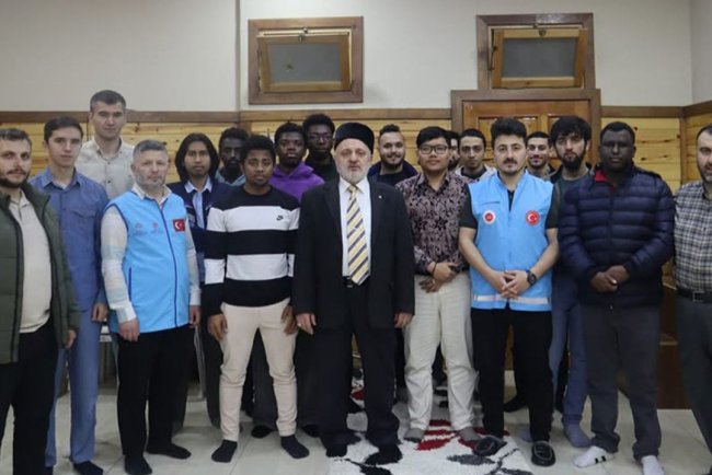 Yomra'da yabancı uyruklu öğrenciler iftar etti