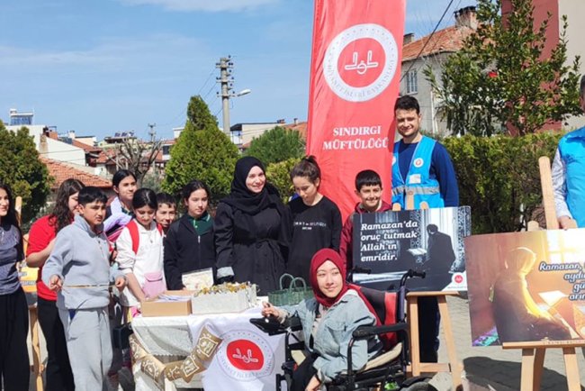 Sındırgı'daki okullarda "Ramazan Stantları" açıldı
