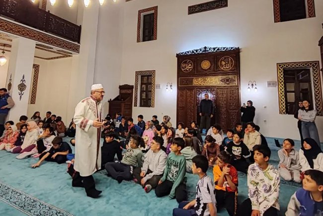 İyilik Haftası'nda çocuklar camide iftar etti