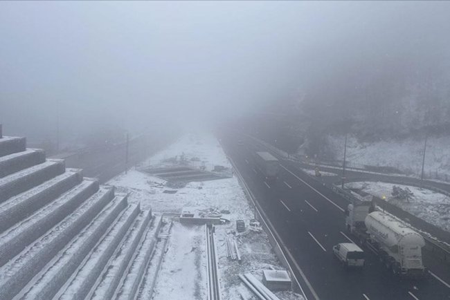 Bolu Dağı'nda kar yağışı sürüyor