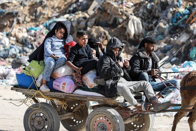 İşgalciler saldırı tehdidini tekrarlayarak Gazze'deki Filistinlileri göçe zorluyor