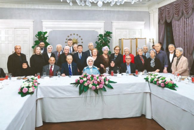 Emine Erdoğan asırlık çınarları ağırladı