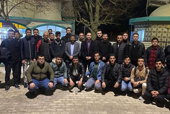 Üniversite gençliği sınırda iftar etti