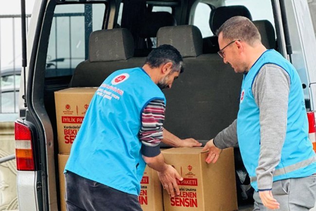 Merkezefendi'de iyilik kolileri dağıtılmaya başlandı