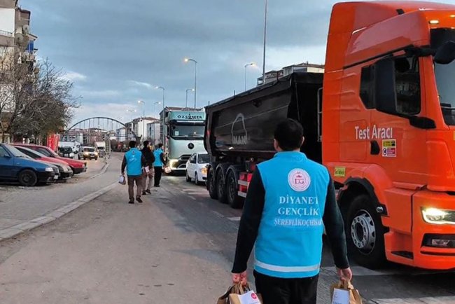 Şereflikoçhisar'da iftariyelik dağıtıldı