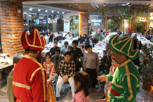 Karaköprü'de yetimler için özel program düzenlendi