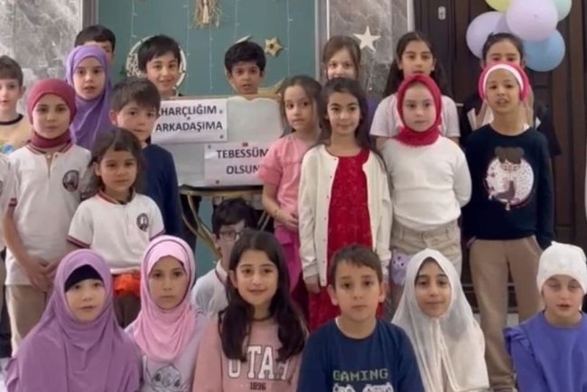 Öğrenciler "Harçlığım Arkadaşıma Tebessüm Olsun" dedi