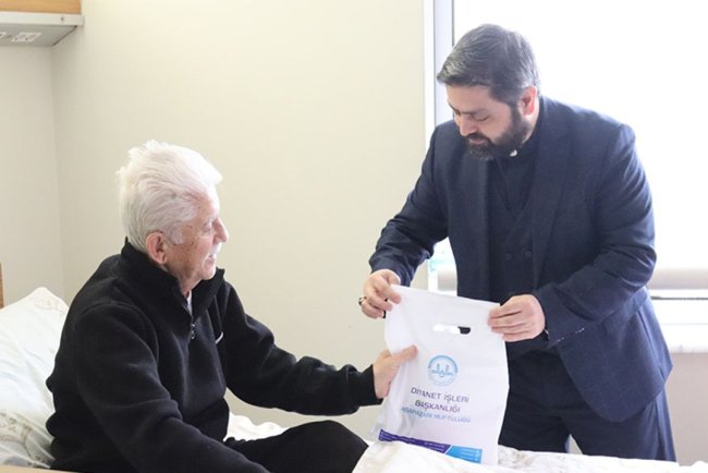 Adapazarı'nda hastaneye iyilik ziyareti