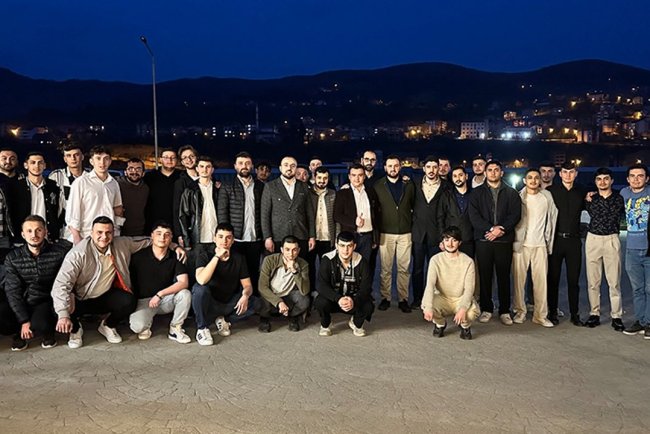 Yeniceli gençler iftarda bir araya geldi