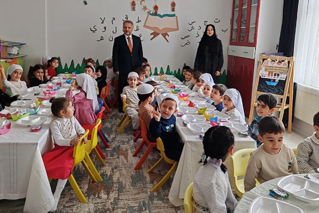 Bitlis’te minikler tekne orucu tuttu