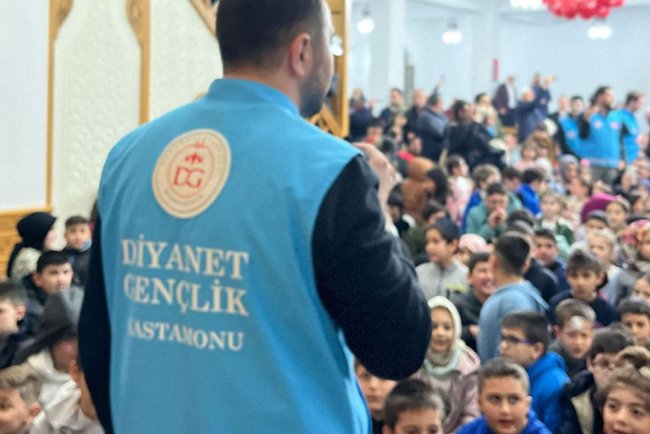 Kastamonu’da çocuklar teravihte buluştu