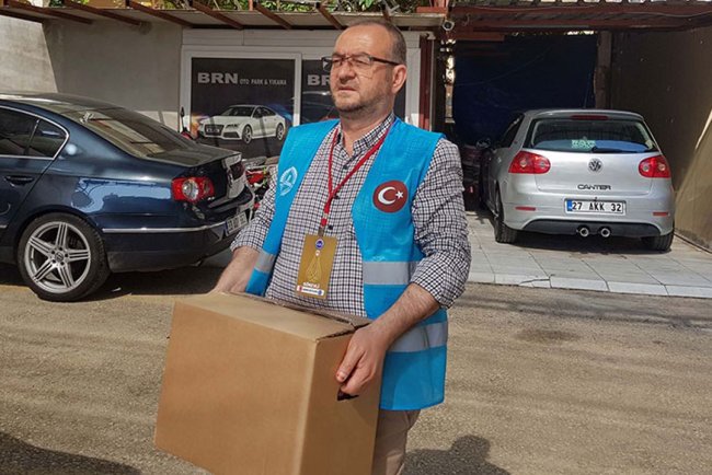 Mersin'de iyilik faaliyetleriyle tanınan din görevlisi Durmuş, 5 Milyon TL’den fazla yardım ulaştırdı