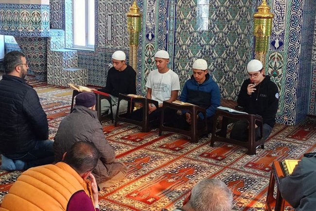 Fethiye'de genç hafızlar mukabele geleneğini yaşatıyor