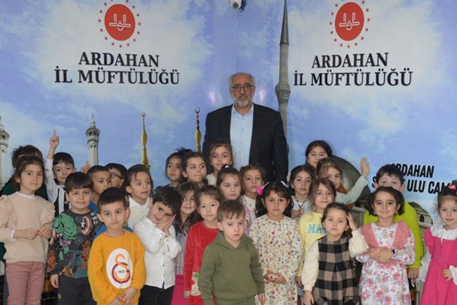 Ardahan'da minikler ramazanda iyilikte yarıştı