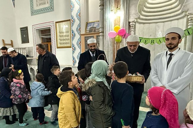 Yalvaç'ta minikler ramazan sevinci yaşadı