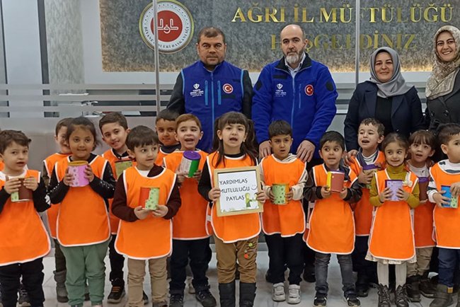 Ağrılı minikler Gazzeli kardeşlerine destek oldu