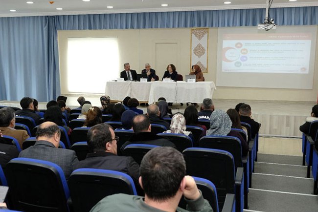 Kırşehir'de aile paneli düzenlendi