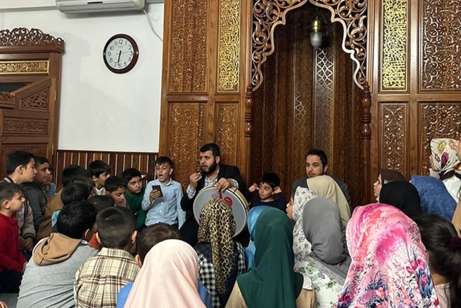 Çocuklar iyilik iftarında camide buluştu