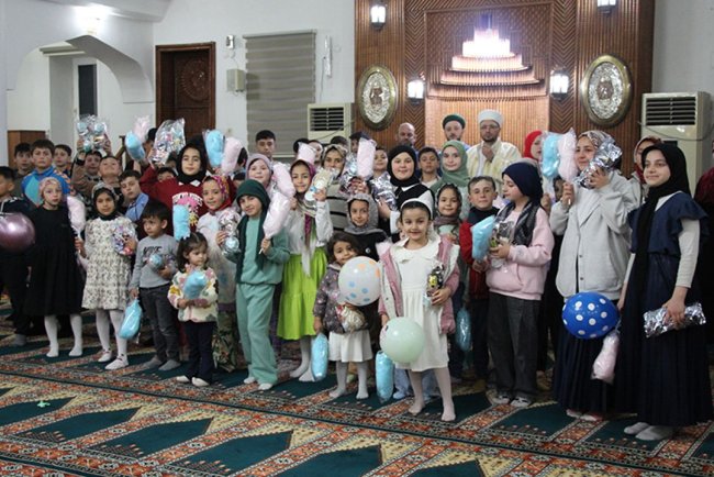 Sakarya'da camiye gelen çocuklar ramazan coşkusunu yaşıyor